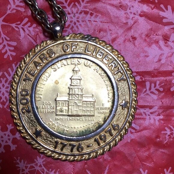 Gold plated Bicentennial half dollar necklace - Picture 2 of 3